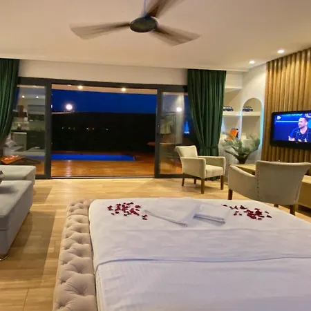 Jakuzili Havuzlu Tropical Balayi Temali Lux *
